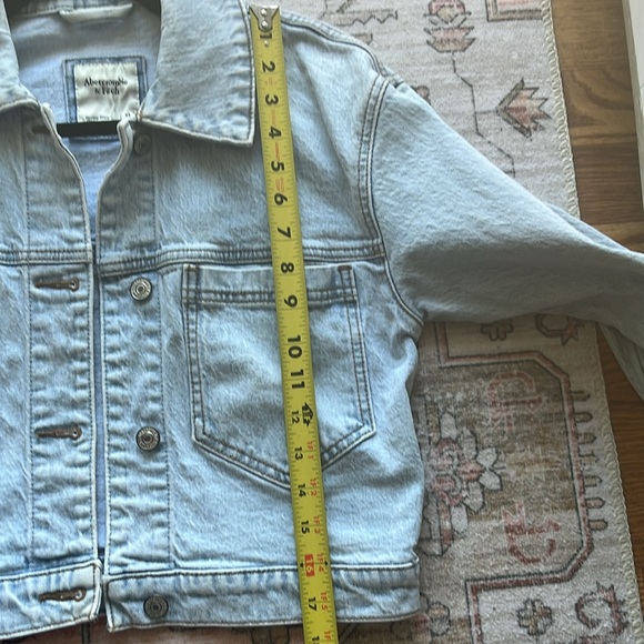 Cropped Denim Jacket Light Wash Abercrombie & Fitch - Picture 6 of 7